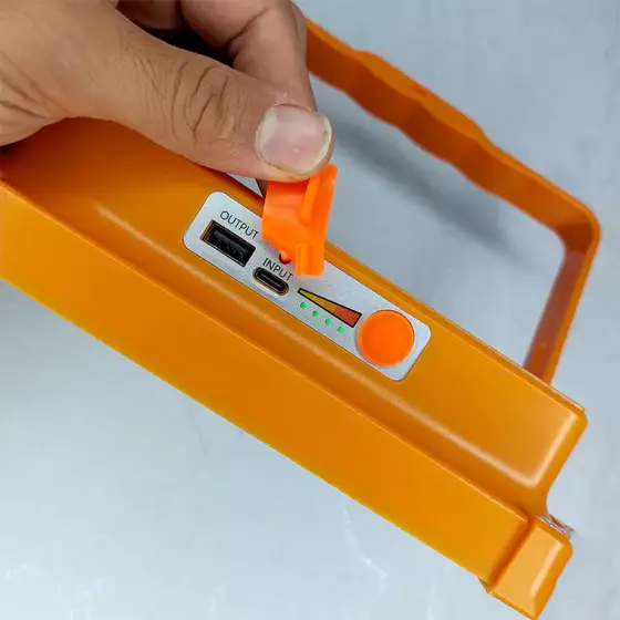 چراغ پروژکتور شارژی خورشیدی اسمال سان مدل SL-D8